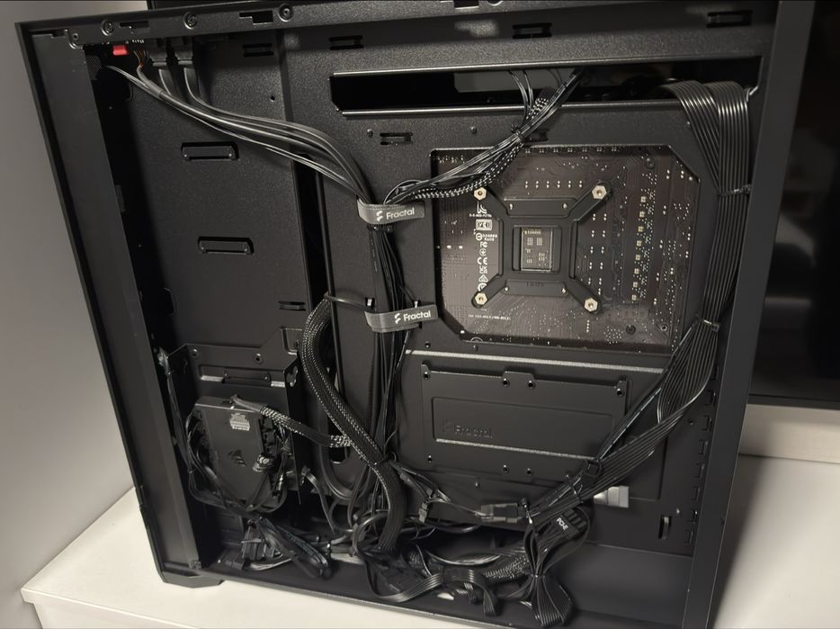 Vand PC Gaming i7-14700K / RTX 4070 GREUCEANU EPIC ULTRA