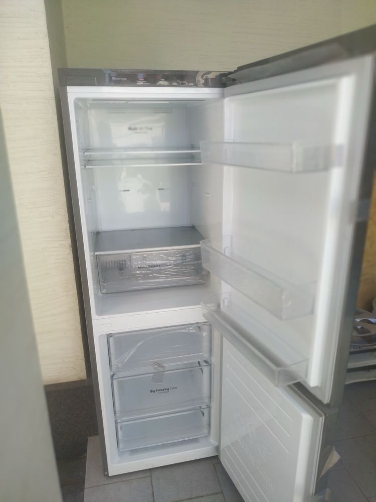 Продам холодильник  новый , пользовались 2 месяца ..