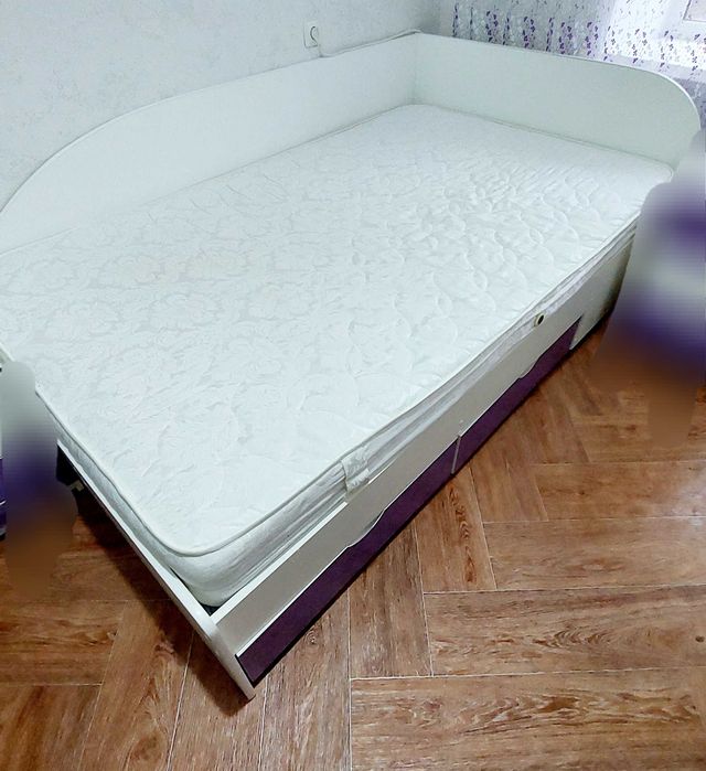 Продается кровать полутора спальная