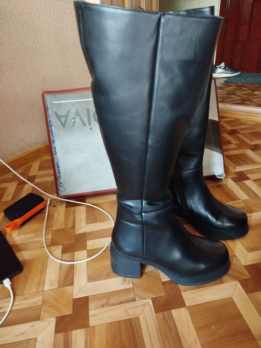 Продам кожаные сапоги, новая
