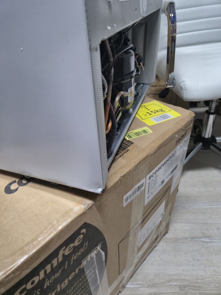 Ретро модел Мини хладилник Comfee 47L 50cm. Изключителното тих!