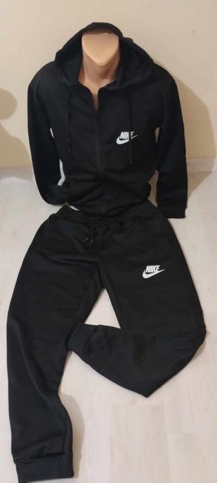 Oferta! Trening unisex Nike din 3 piese!