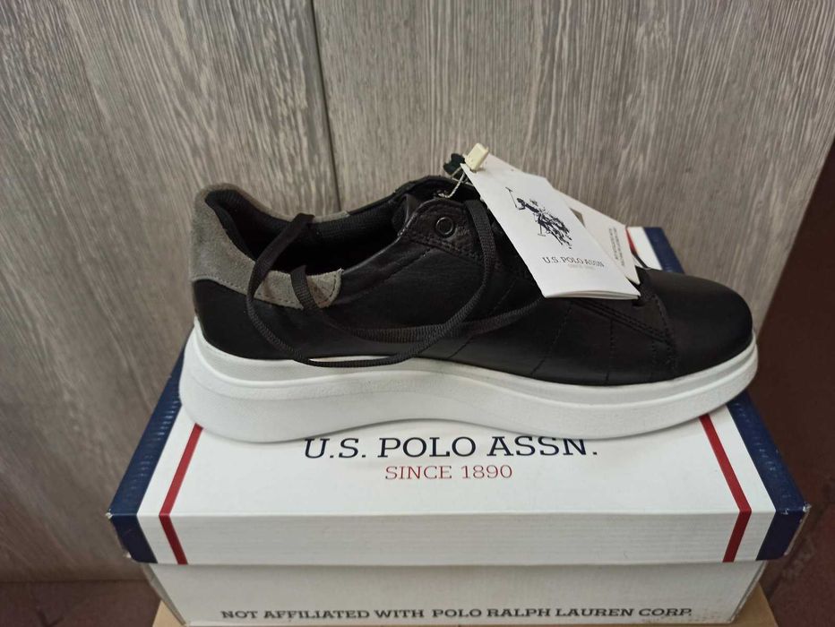 Дамски спортни обувки марка Polo, номер 40