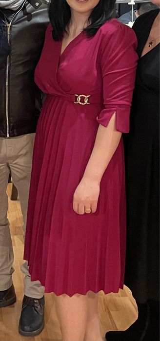 Vând rochita Fucsia