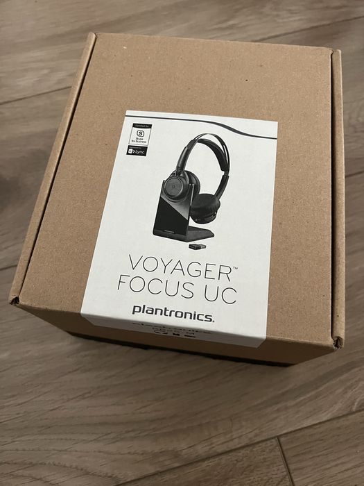 Căști Poly HP Voyager Focus B825 NOI + suport de încărcare