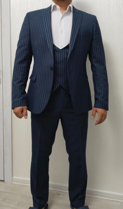 Костюм тройка мужской 48 размер М