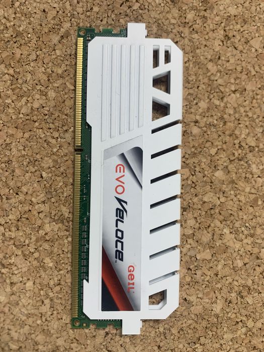 4GB DDR3 PC3-12800 RAM за настолен компютър