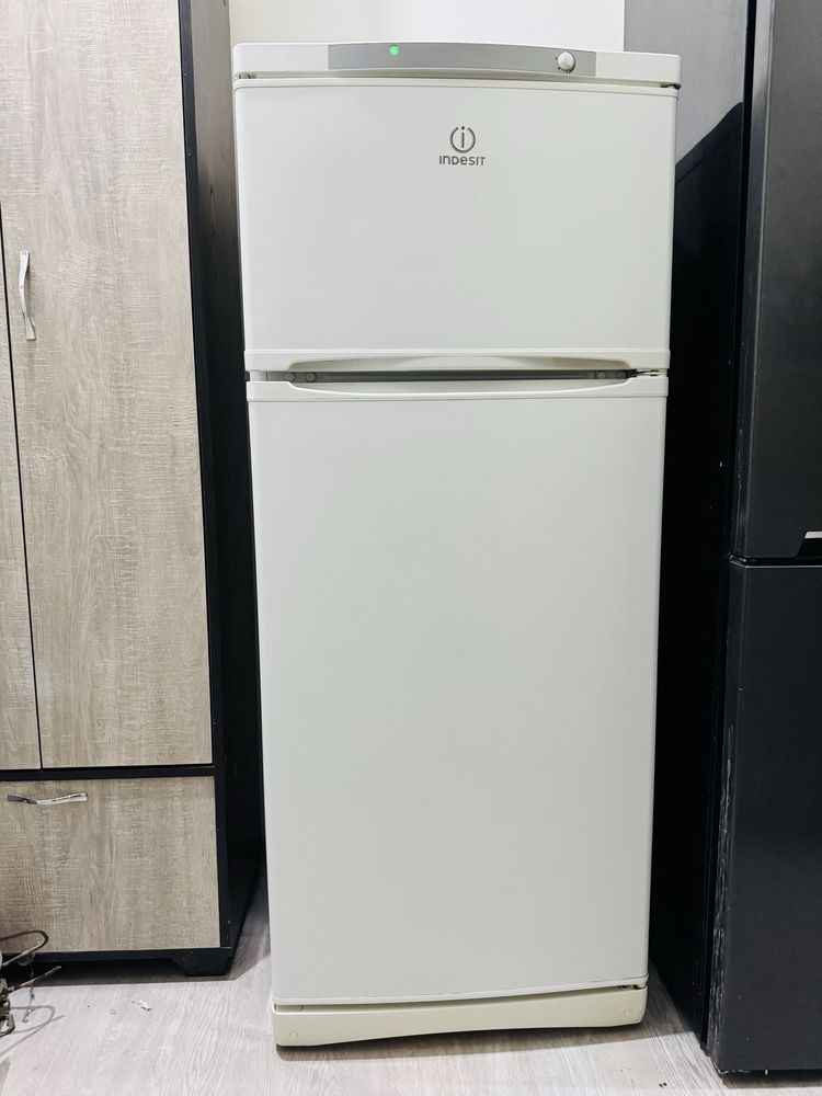 Indesit holadilnik sotiladi