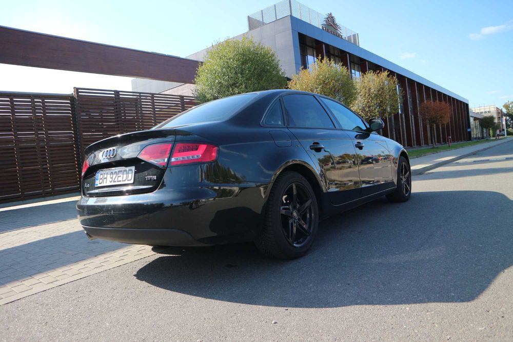 Audi A4 B8 - 1.8 TFSI 160cp - Multitronic 8+1 - Bi-Xenon - CarPlay