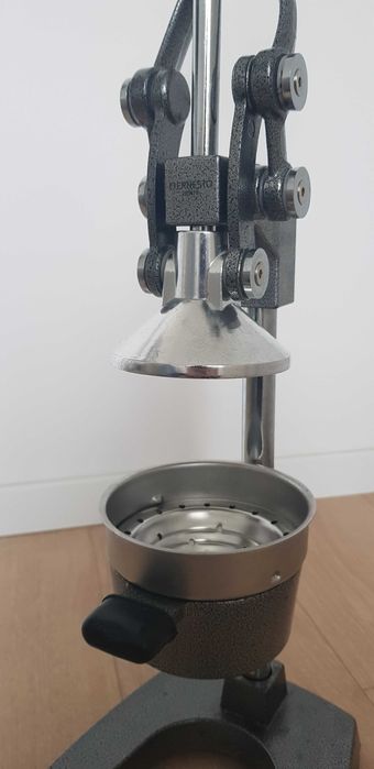 Storcator tip presa manuala citrice Ernesto