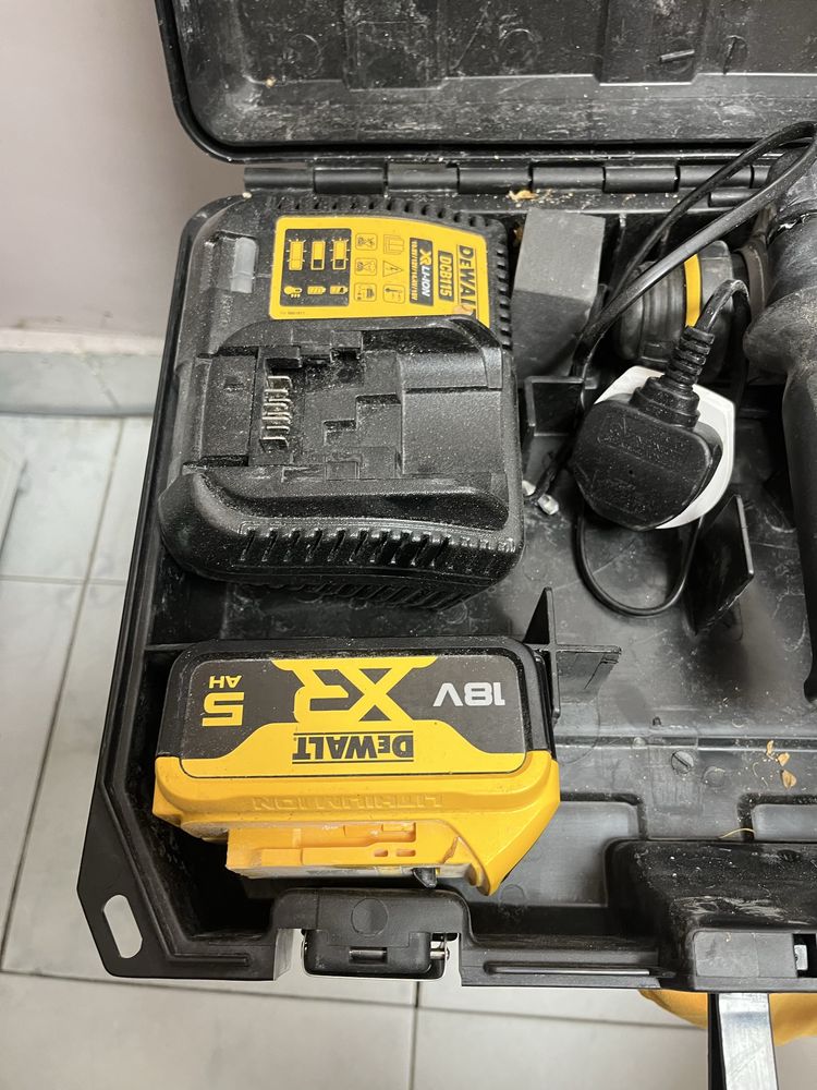 Акумулаторен перфоратор DEWALT DCH273