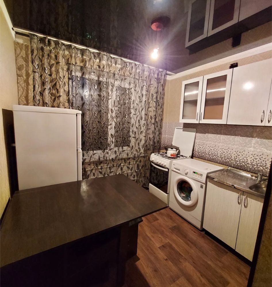 1-ком. 7000. Центр, Революция