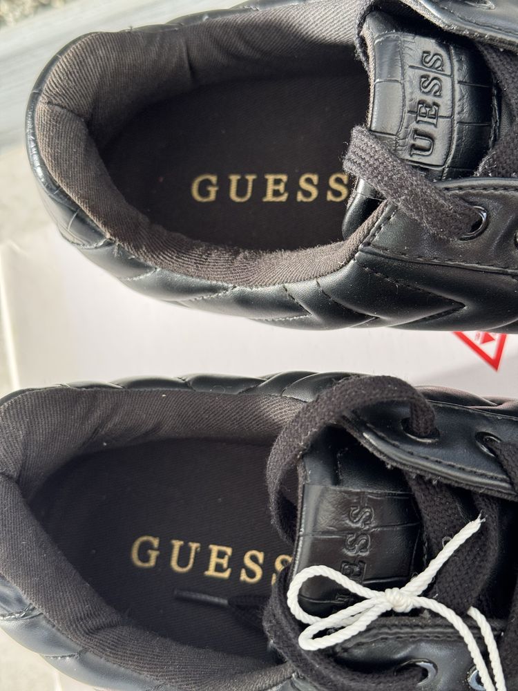 Дамски оригинални кецове GUESS