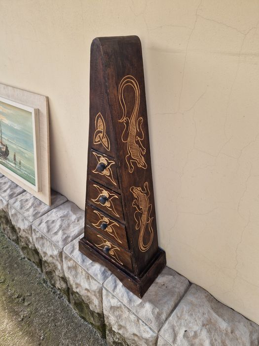 Чудесно антикварно шкафче тип пирамида- 4 чекмеджета