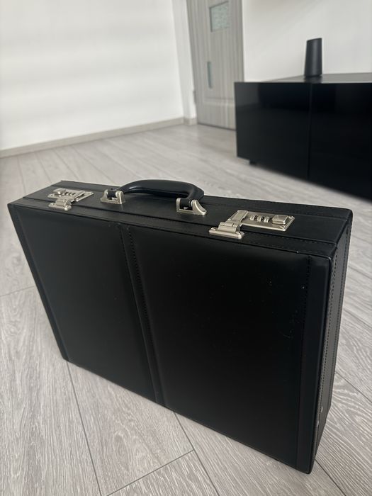 Servietă elegantă din piele neagră MONOLITH 2350 – stare excelentă