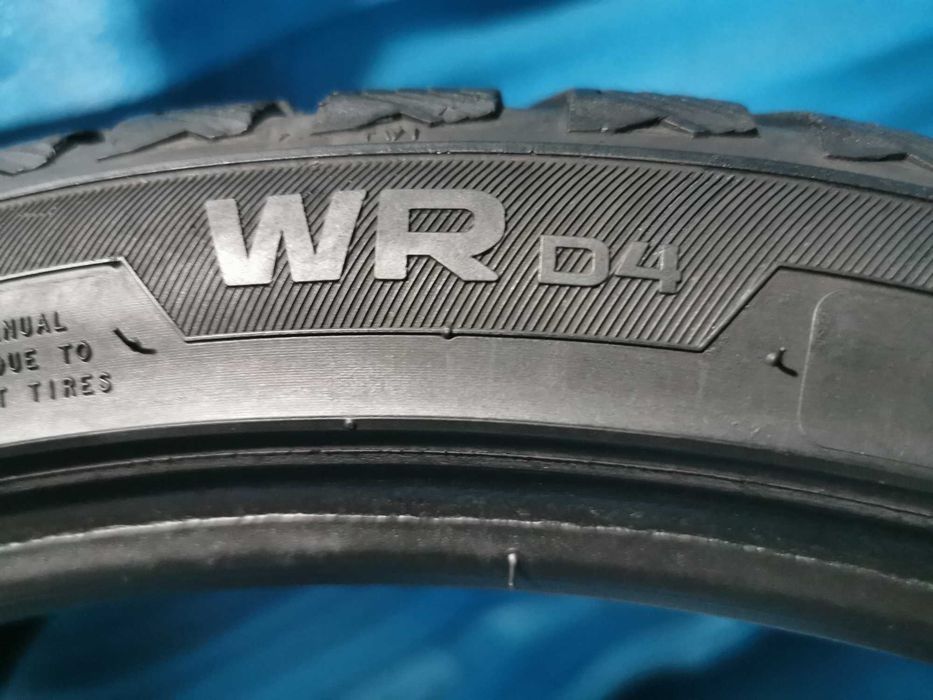 235 35 19 nokian m+s 4 buc