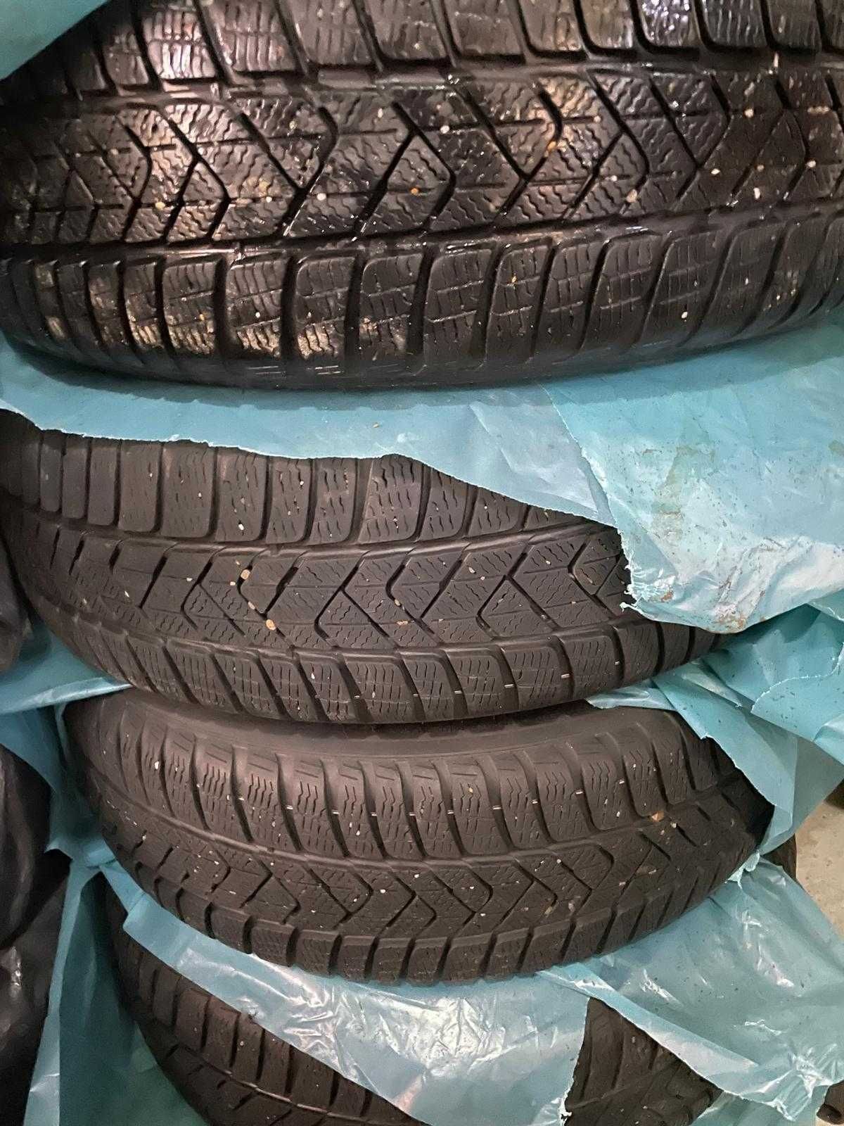 Jante BMW cu anvelope iarna R18
