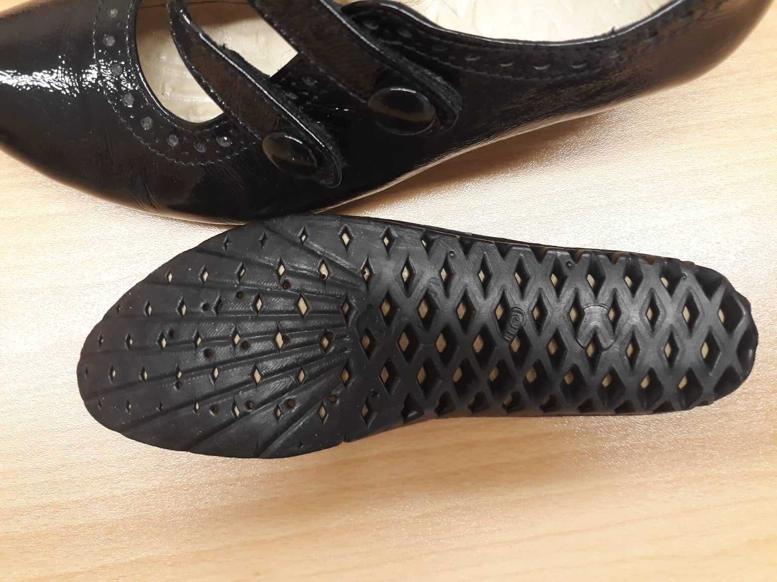 Оригинални, анатомични дамски обувки от естествен лак Wolky и Medicus
