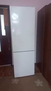холодильник двухяросная Ariston