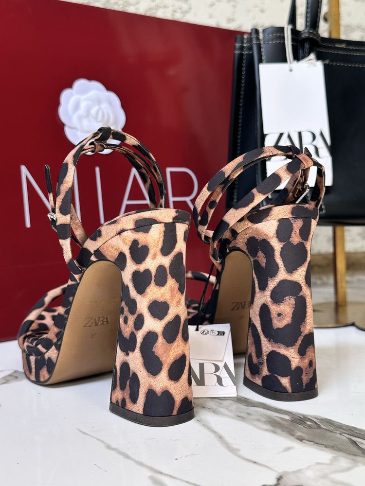 Босоножки ZARA леопард