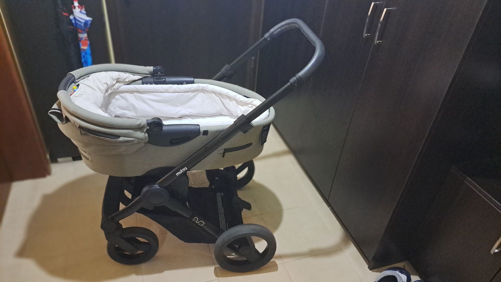 Комбинирана бебешка количка Mutsy Evo Bold (dune grey)