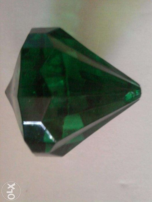 Piramide plexiglas verde transparent pt. brad, birou copii, auto