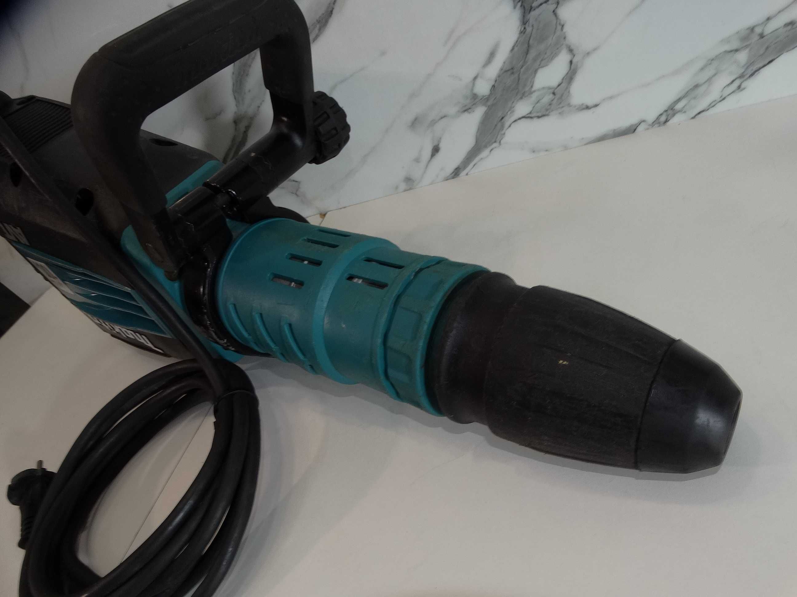 Makita HM 1214 - Къртач 19.9 J / 1510 W