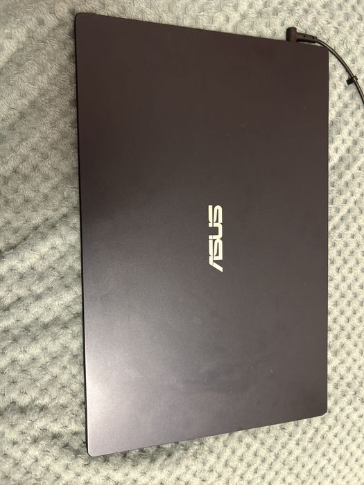 Laptop ASUS E510MA-BR610/ 15’6”-SSD 256 GB, 4 GB RAM