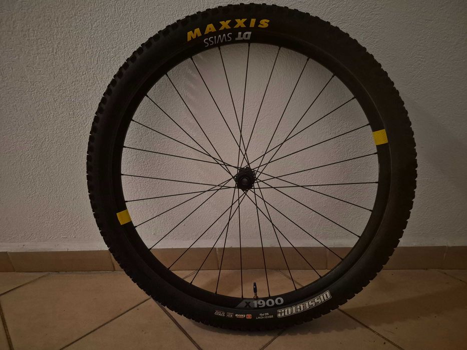 roata fata bicicleta dt swiss x1900 29 inch boost cu cauciuc tubeless
