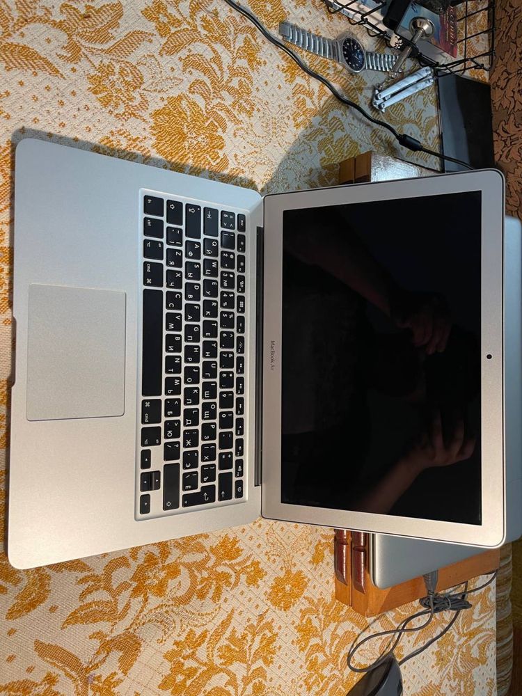 Продаю MacBook Air 13