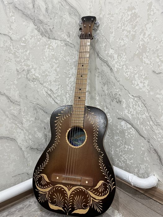 Почти новый гитара акустические