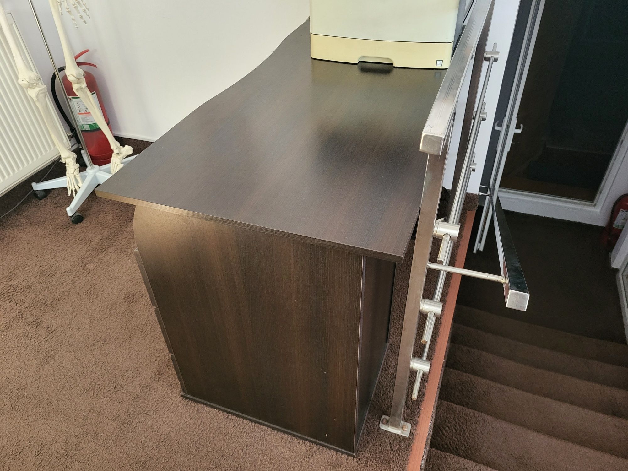 Vând birou stare excelenta 120x60x75 cu 3 sertare port tastatura