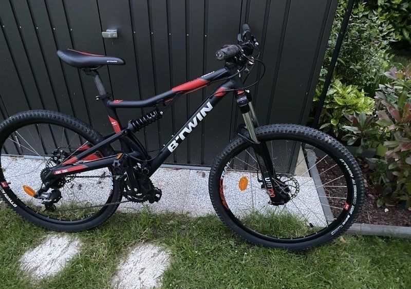 Bicicletă B’Twin Rockrider 520S – stare foarte bună, full suspension