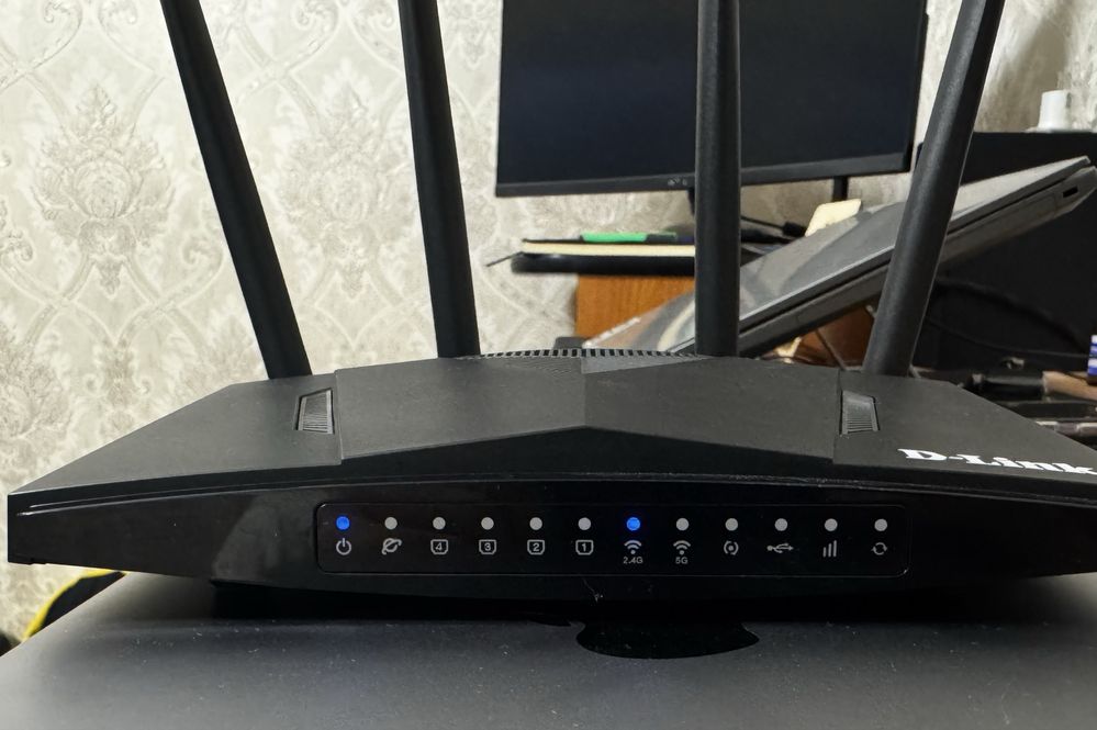 Продаю 2-диапазонный 4G LTE Wi-Fi модем D-Link DWR-960.