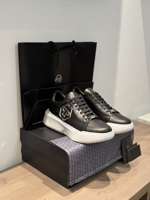 Adidasi sport negrii josi