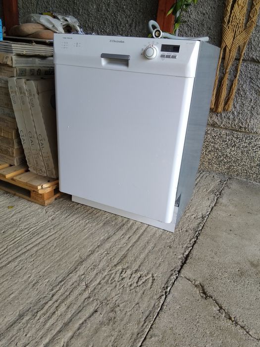 Съдомиялна за под плот