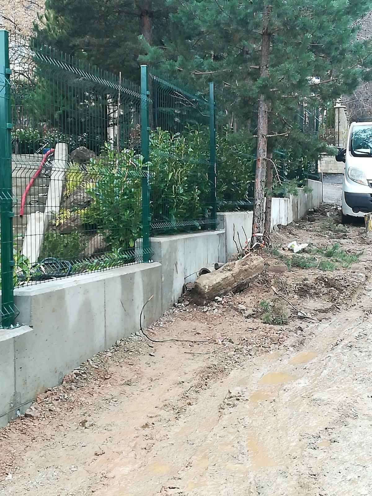 Оградни пана, колове, декоративна мрежа, вратички