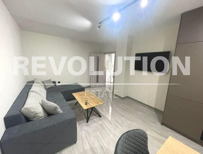 Тристаен апартамент в района на Цветен квартал!