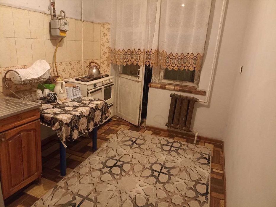 Олмалик шахрида 1 хонали сотилади