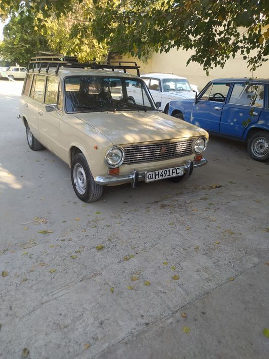 Vaz 2102 sotiladi srochno