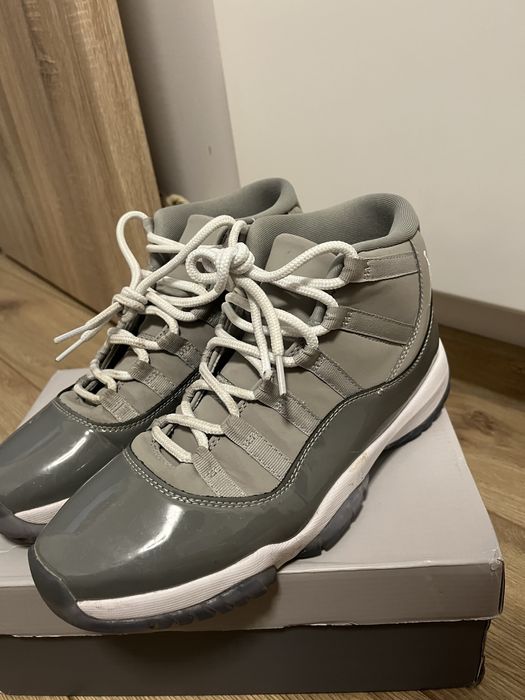 Air Jordan 11 Grey