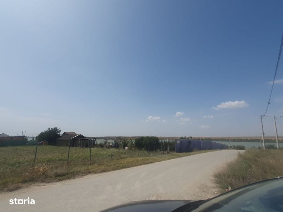 Vand 2500m2 teren intravilan Corbu, cu vedere la lac!