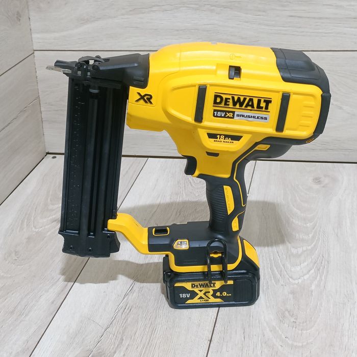 Pistol de cuie drepte pentru finisaj 15-54mm DeWalt DCN680