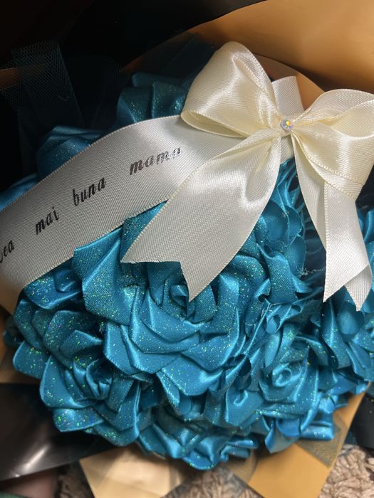 Buchete /aranjamente florale: trandafiri satin