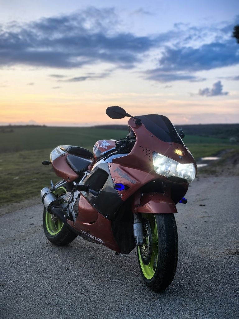 Honda cbr 919rr 130hp