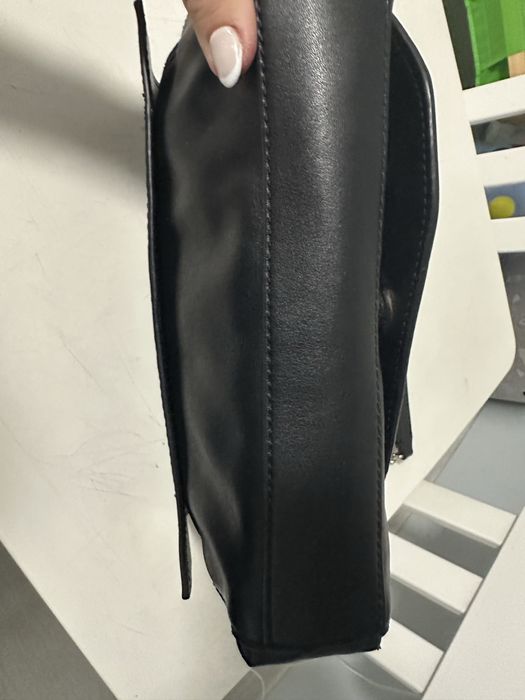 Черна чанта GUESS