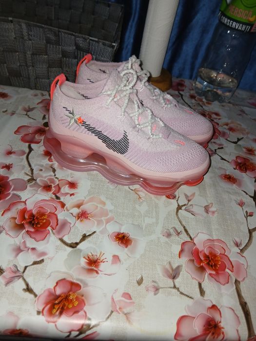 Adidaşi dama noi probaţi doar in casa mărimea 39