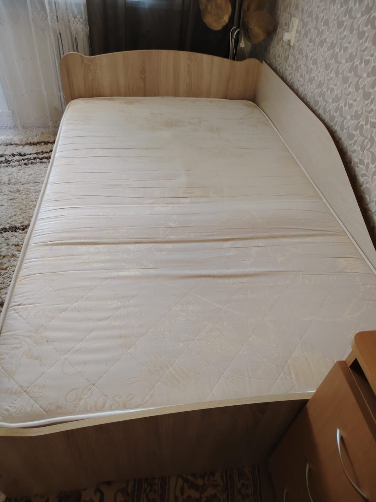 Кровать с матрацем