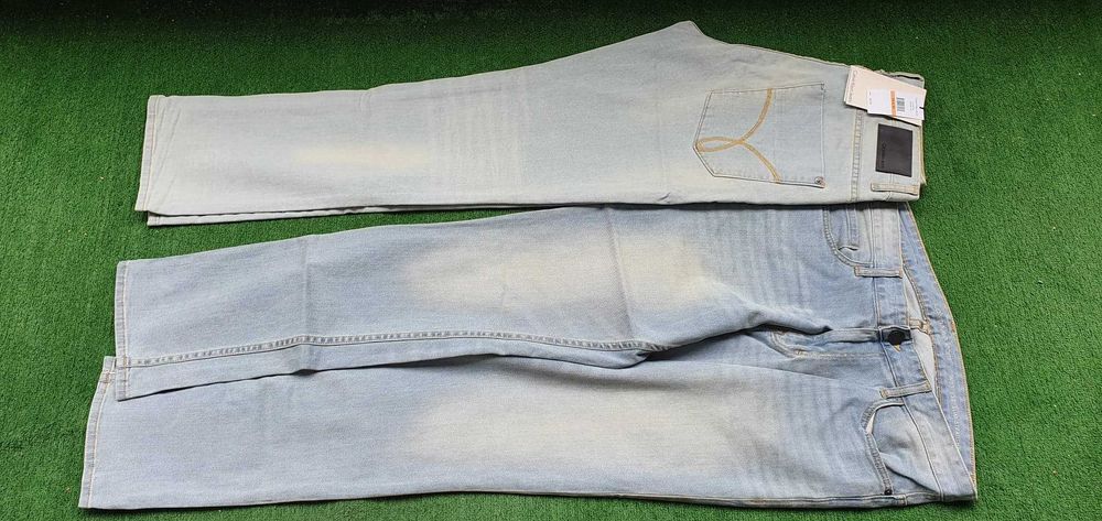 Blugi Calvin Klein