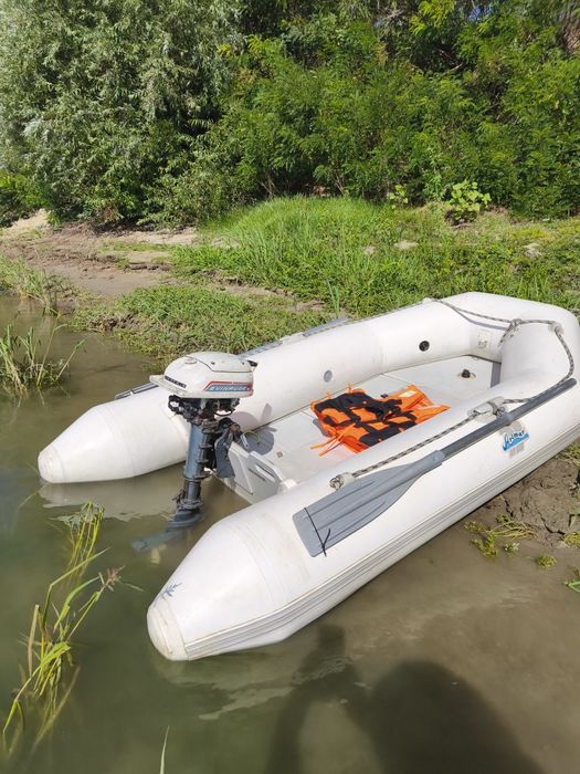 Barcă cu motor gonflabila